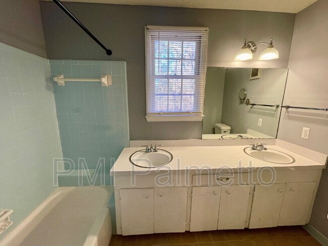 Building Photo - 136 Lacaya Rd