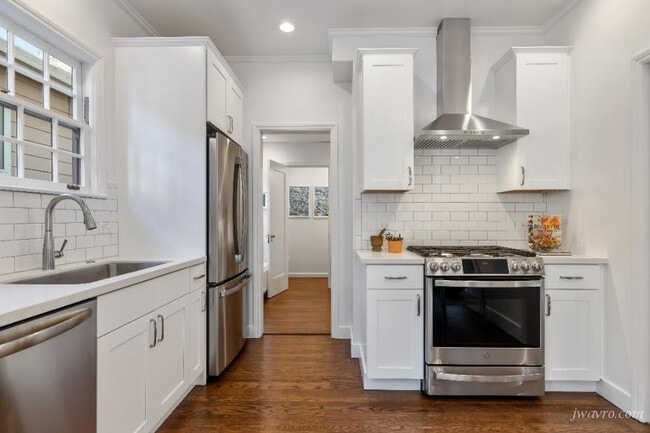 Building Photo - 230 Magellan Ave