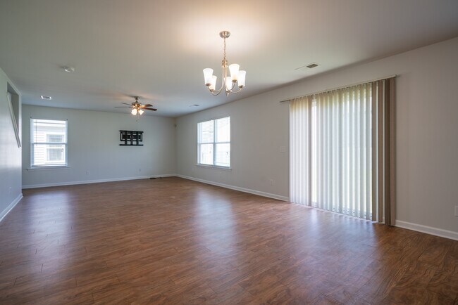 Building Photo - 135 Davila St