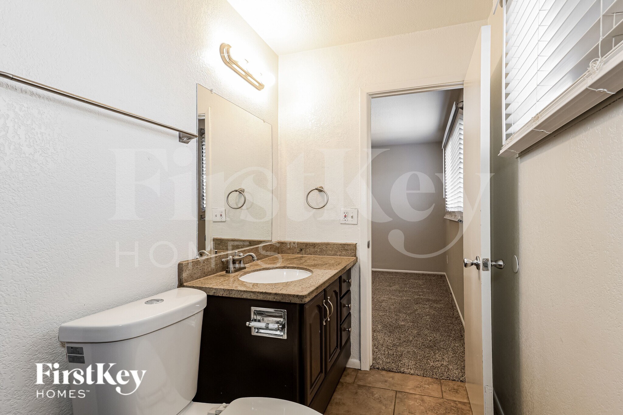 Building Photo - 4606 W Rose Ln