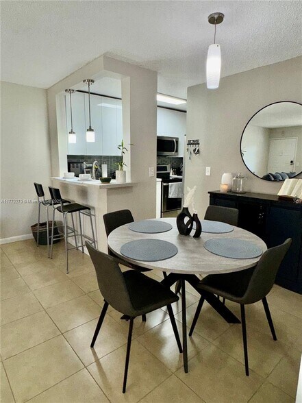 SO FLO Real Estate Group 3586 N University Dr # U-6 CORAL SPRINGS, FL - 3586 N University Dr