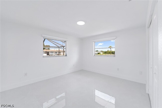 Building Photo - 1729 Cascade Way