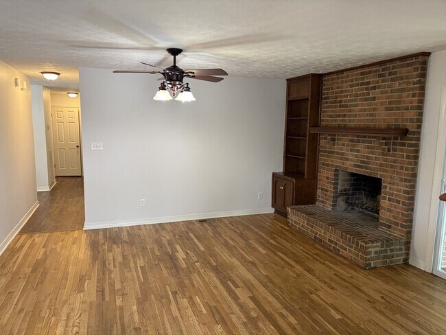 Building Photo - 3 Bed / 2 Bath Rental House in Athens, AL 35611