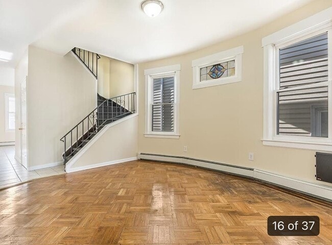 Building Photo - 30 W 29th St