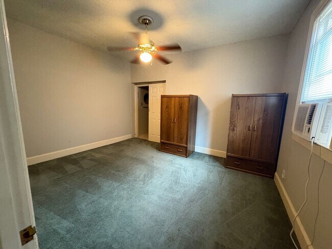 Building Photo - 743 Orange St