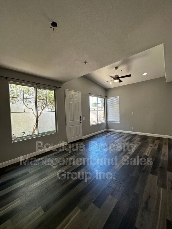 Building Photo - 1455 E Holcomb Pl