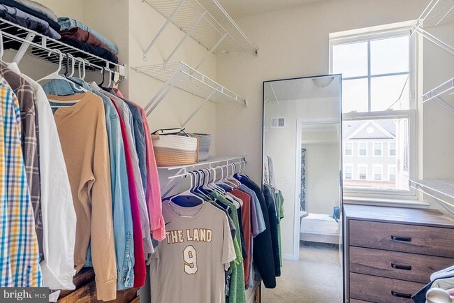 Building Photo - 43376 Town Gate Square