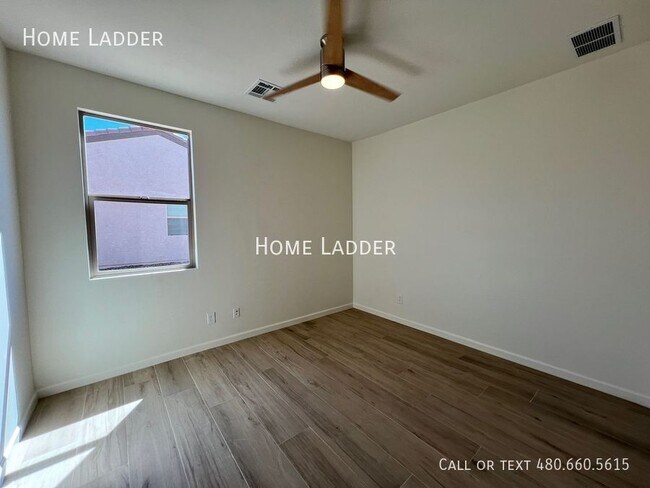 Building Photo - 1536 E Elegante Dr