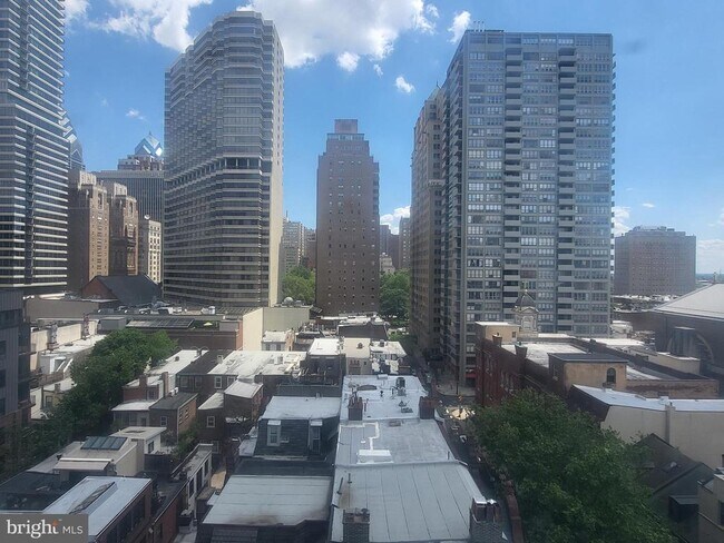 Building Photo - 2031 Locust St