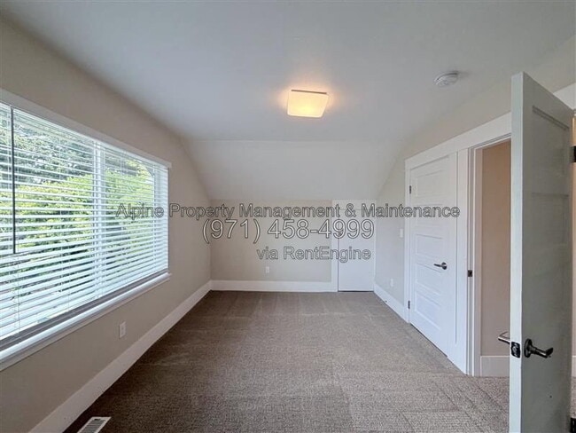 Building Photo - 5004 SE 38th Ave