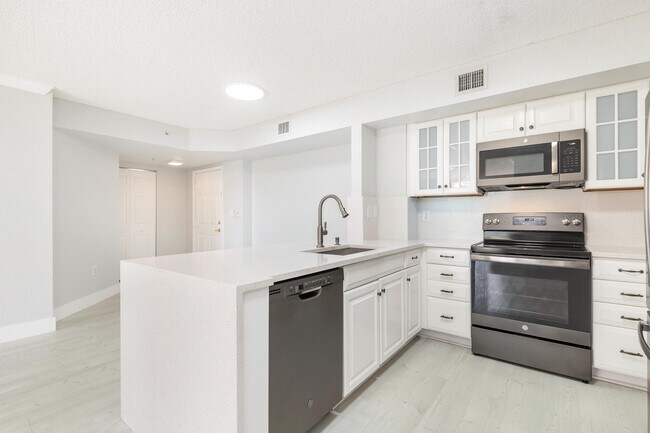 Building Photo - 1801 N Flagler Dr