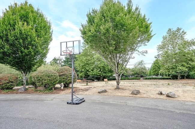 Building Photo - Spacious 4-Bedroom in Renton’s Serenity Ridge