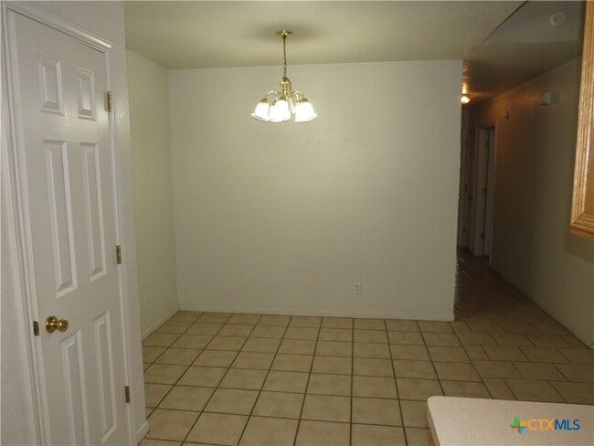 Building Photo - 2609 Lucille Dr