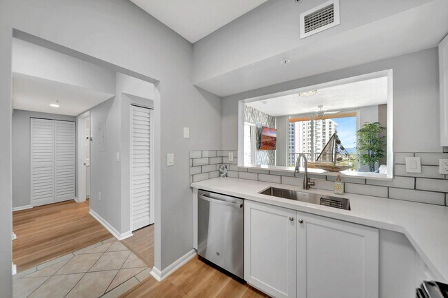 Building Photo - 3020 NE 32nd Ave