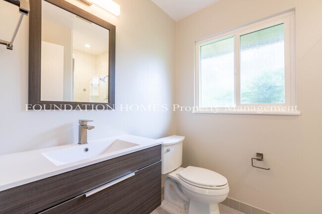 Building Photo - Charming Ranch-Style 3BD/2BA Home!  A/C!  ...