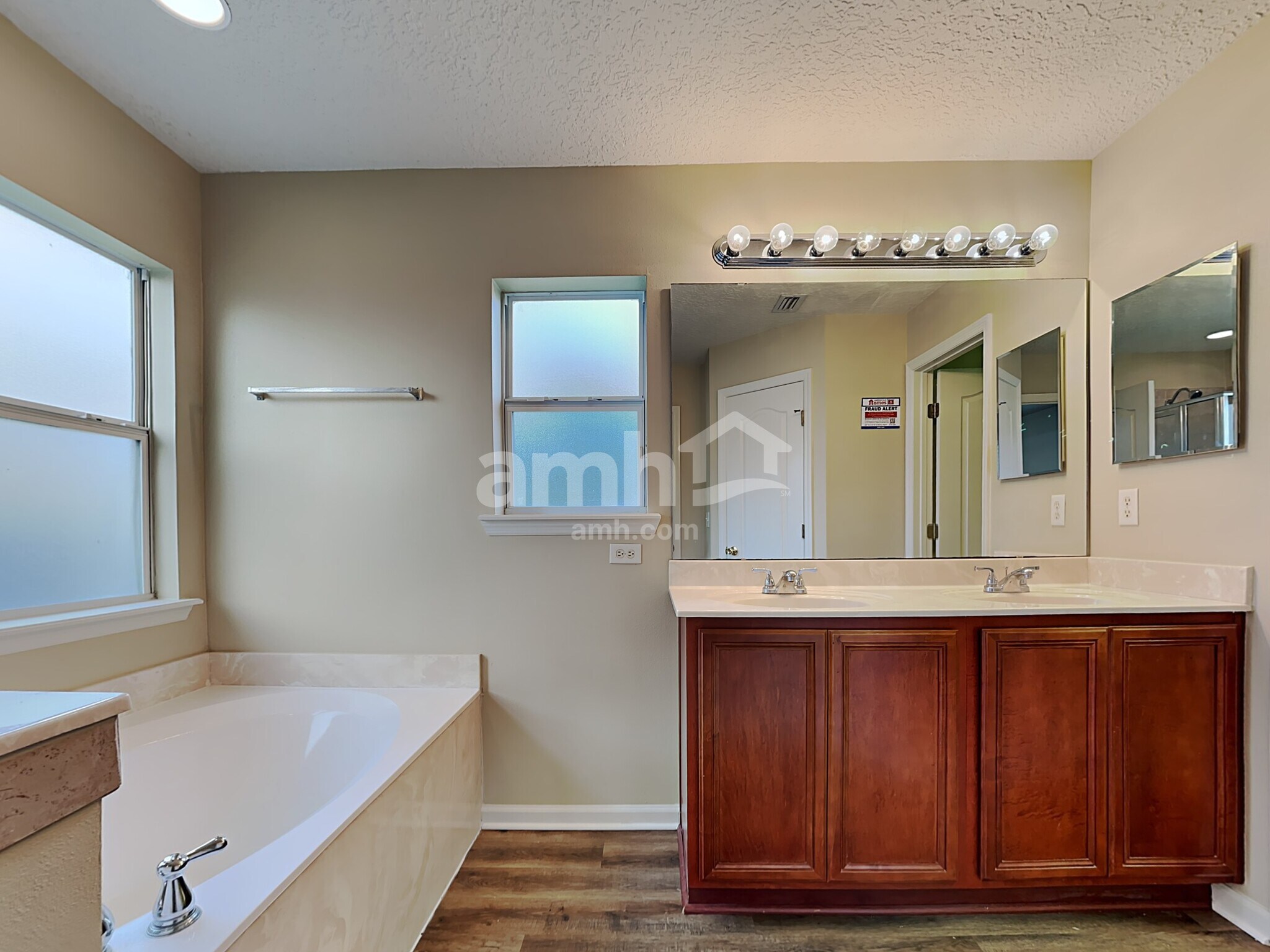 Building Photo - 12336 Deersong Dr N