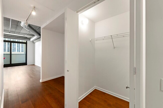Office Nook (left) + Closeet (right) - 240 E Illinois St