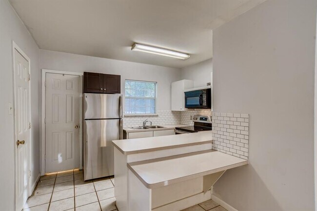 Building Photo - 701 Keasbey St