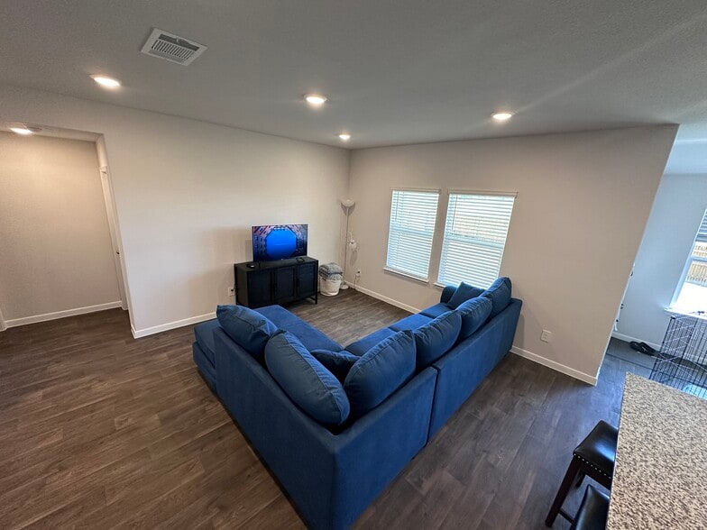 Building Photo - 121 Escala Way
