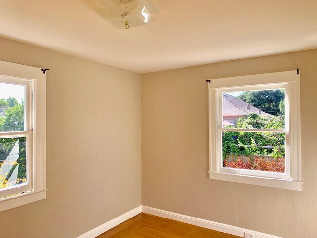 Building Photo - Advent- Low Deposit Rockridge Home W/ Beau...