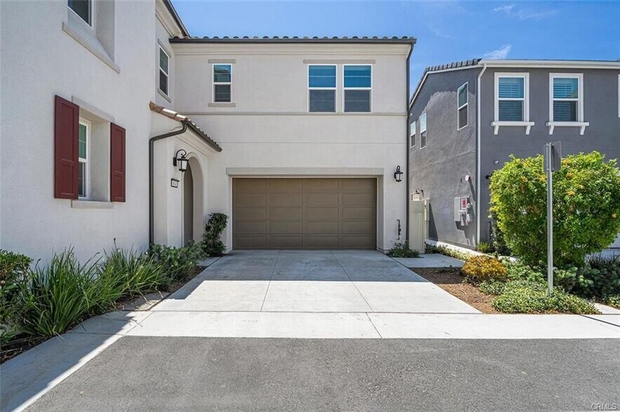 Building Photo - 4041 Pomelo Dr