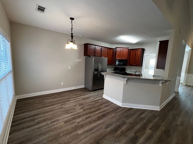 Building Photo - Nice 4/2 House in Dallas- $1,995