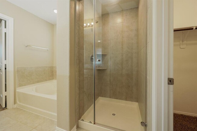 Building Photo - 29884 Dovetail Blf Ln