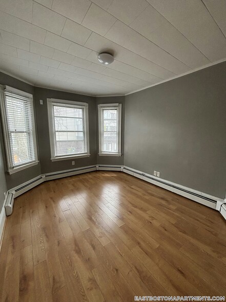Building Photo - 346 Chelsea St