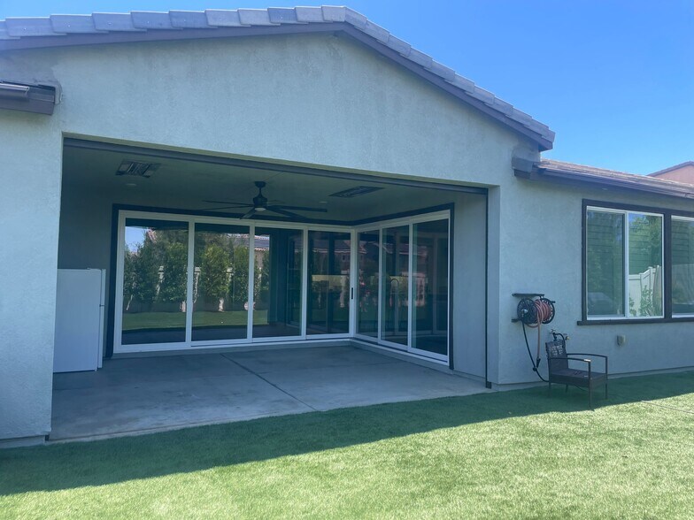 Building Photo - 29646 Saddlebred Cir