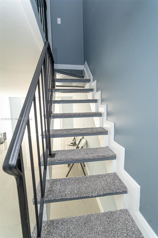 Building Photo - 1070 W 43rd Pl