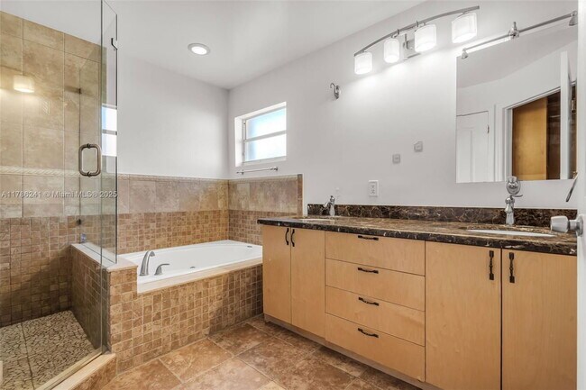 Building Photo - 5160 NW 112th Ct