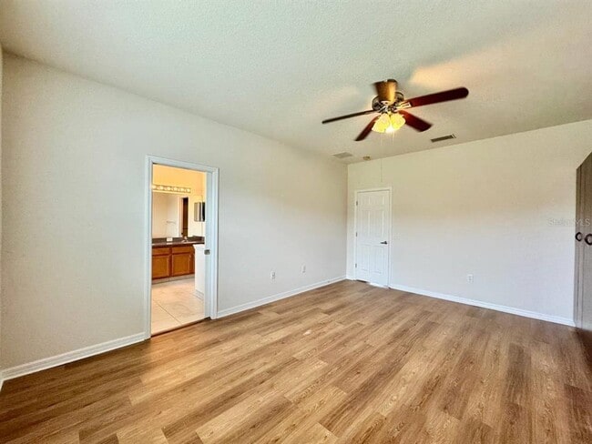 Building Photo - 9614 Oak Glade Ave