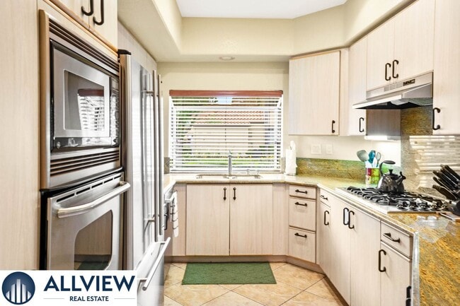 Building Photo - Fully Furnished Townhome with Attached Garage in Aliso Viejo!