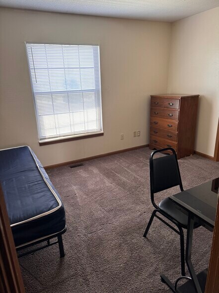 Building Photo - 700 N Adelaide St