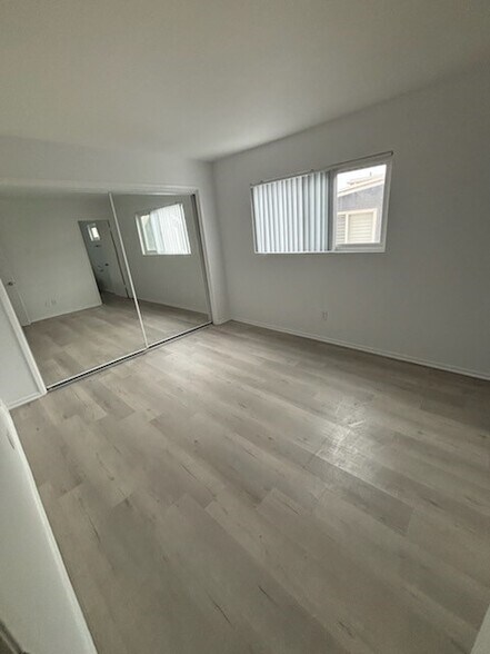 Building Photo - 216 40th St