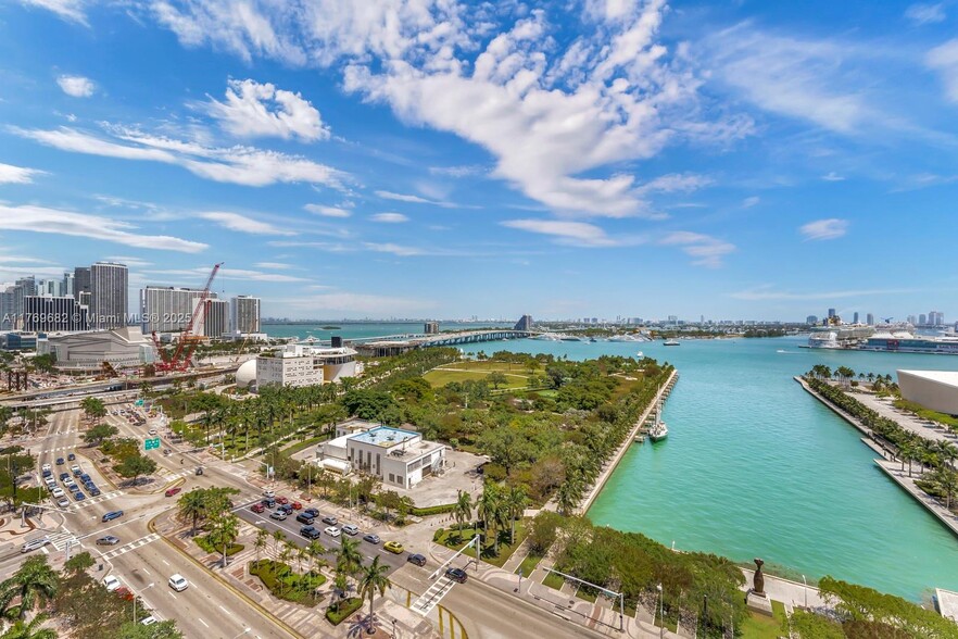 Building Photo - 888 Biscayne Blvd