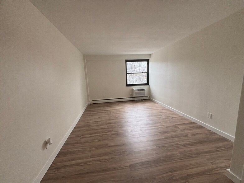 Building Photo - 1815 William Howard Taft Rd