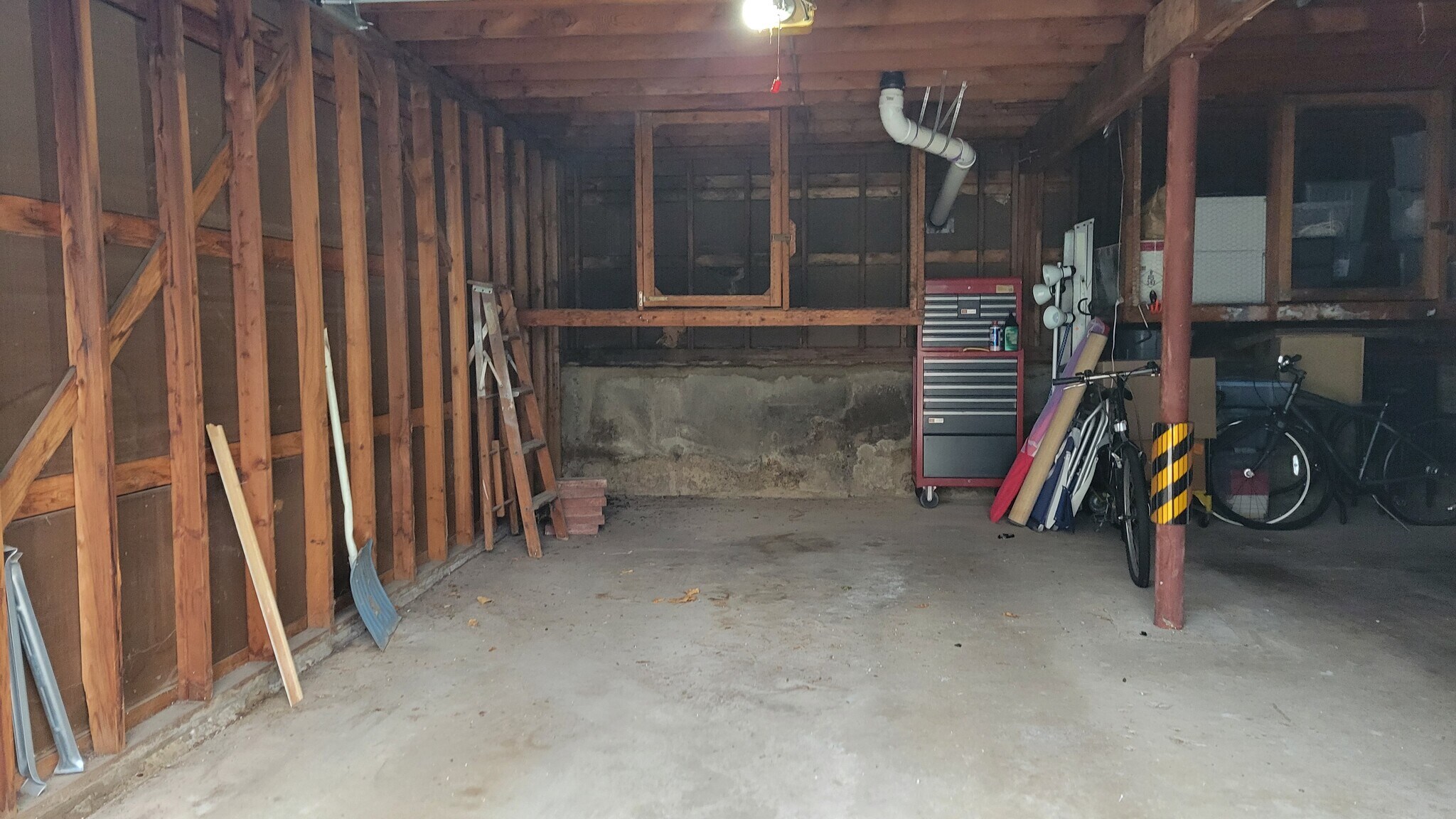 Garage - 1442 Melville Ave