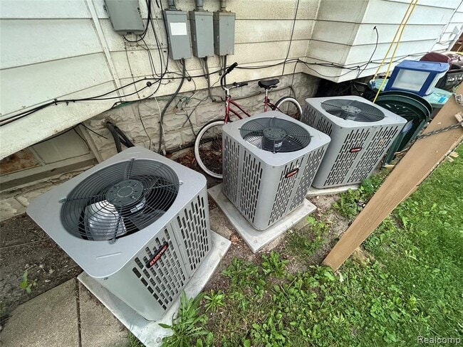 Building Photo - 7 E Noble Ave