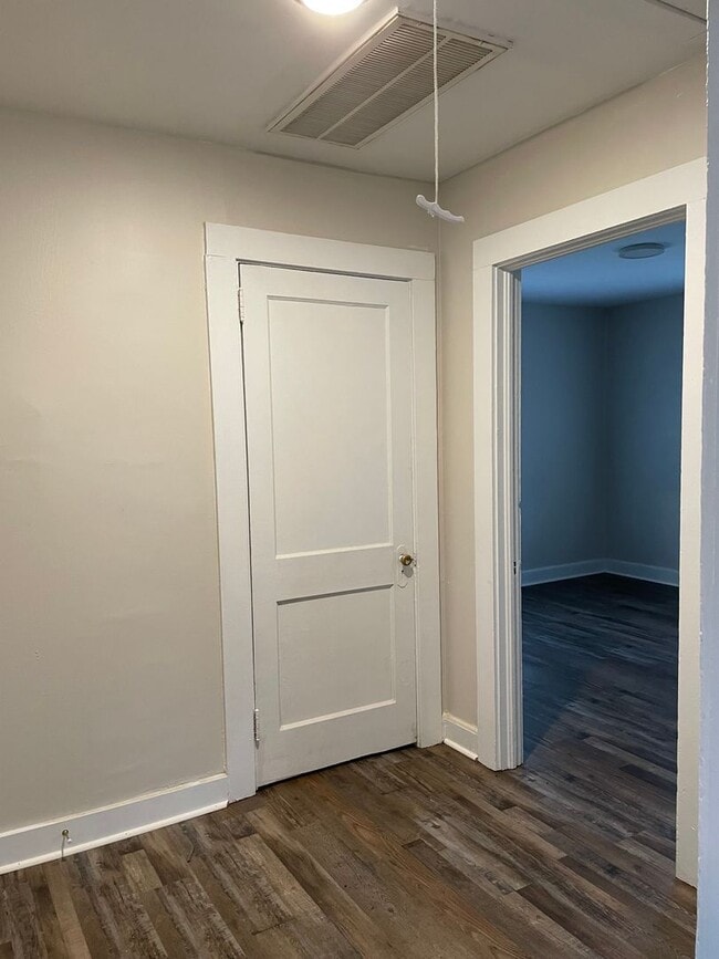 Building Photo - Newly Renovated