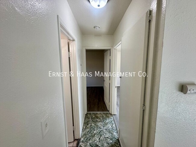 Building Photo - Lovely 2 Bedroom Apartment in Long Beach!