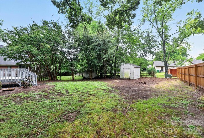 Building Photo - 11122 5 Cedars Rd