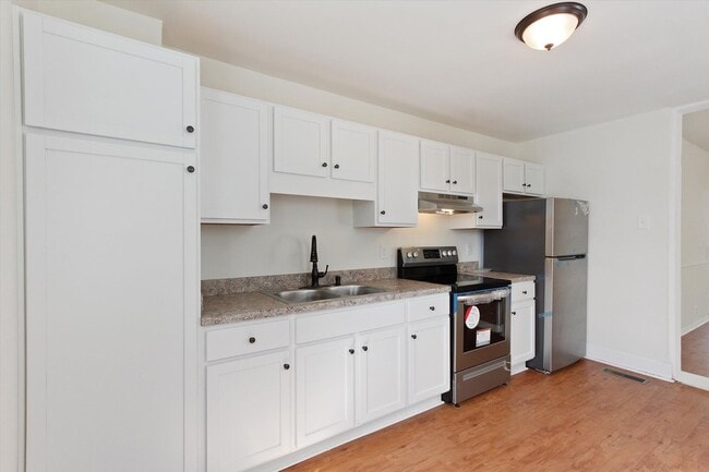 Building Photo - Bright 3 Bedroom, 1.5 Bath Home in York, Pa!