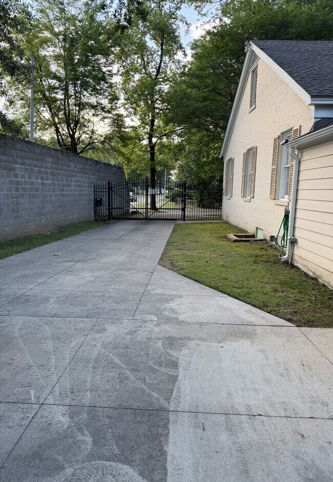 Building Photo - Cypress Dr