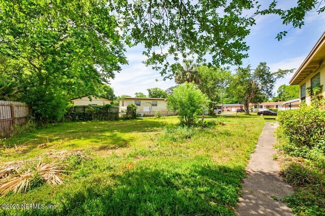 Building Photo - 6446 Ledbury Dr S