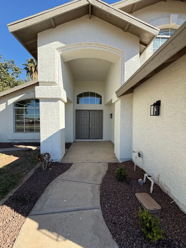 Building Photo - 4 BEDROOM IN RANCHO SERENO - FRESHLY REMODELED