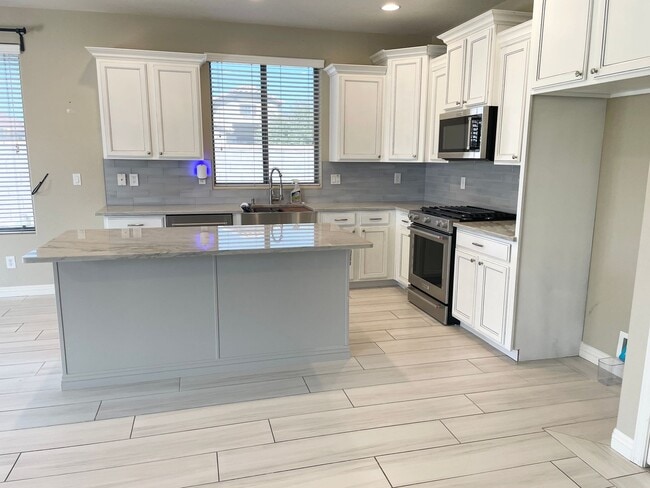 Building Photo - Beautiful Single Level 3 Bed/ 2 Bath + Den Home In Maricopa. Tons of Upgrades Throughout!
