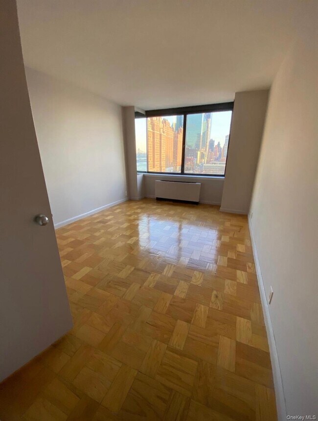 Building Photo - 415 E 37th St