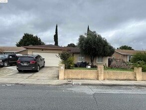 Building Photo - 2174 Sugartree Dr