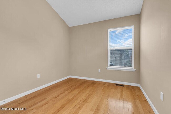 Building Photo - 87 Richmond Ct S